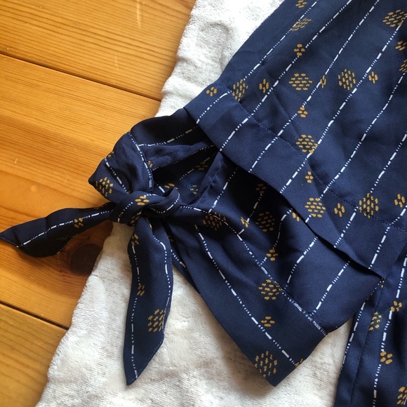 Lucky Brand Blue Pattern Blouse with Keyhole Back - Picture 4 of 8